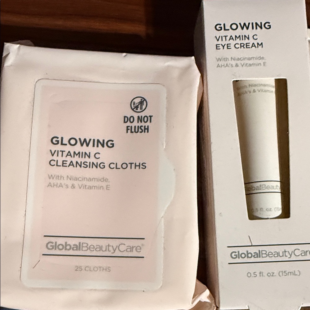 GlobalBeautyCare Glowing Vitamin C Facial Serum - Cream - Picture 3 of 4